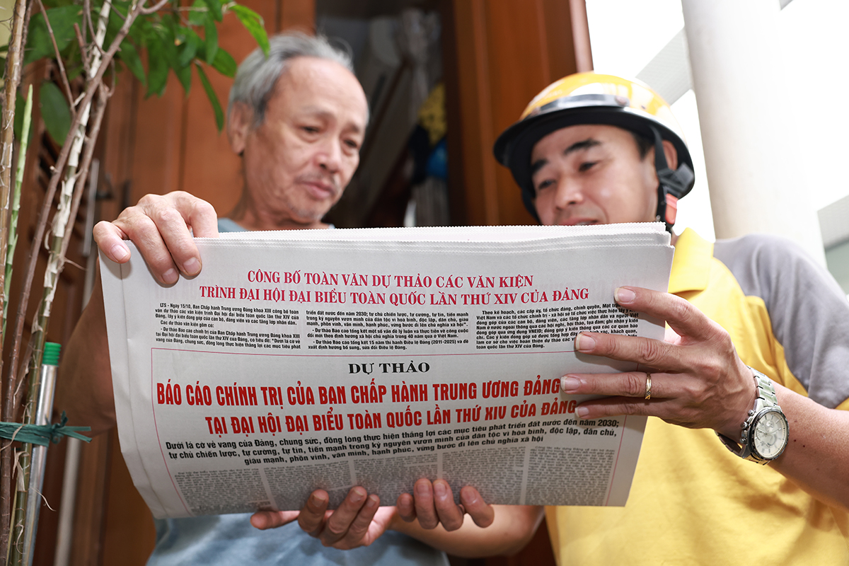 Chuyển phát gần 110.000 bản phụ trương công bố dự thảo các văn kiện trình Đại hội XIV của Đảng đến độc giả cả nước